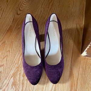 Nine West Velvet Heels Size 10